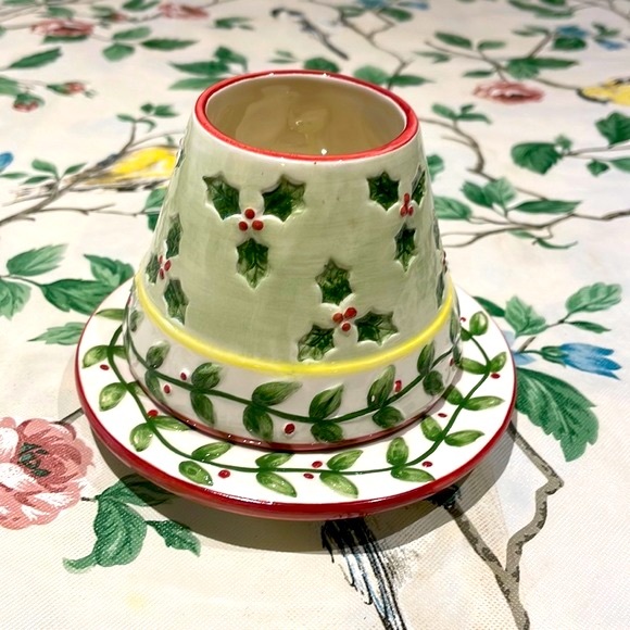 Yankee Candle Small Candle Topper and Plate, Holly Leaves & Berries Design - Picture 1 of 8